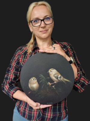 Two goldcrests in a spruce painting